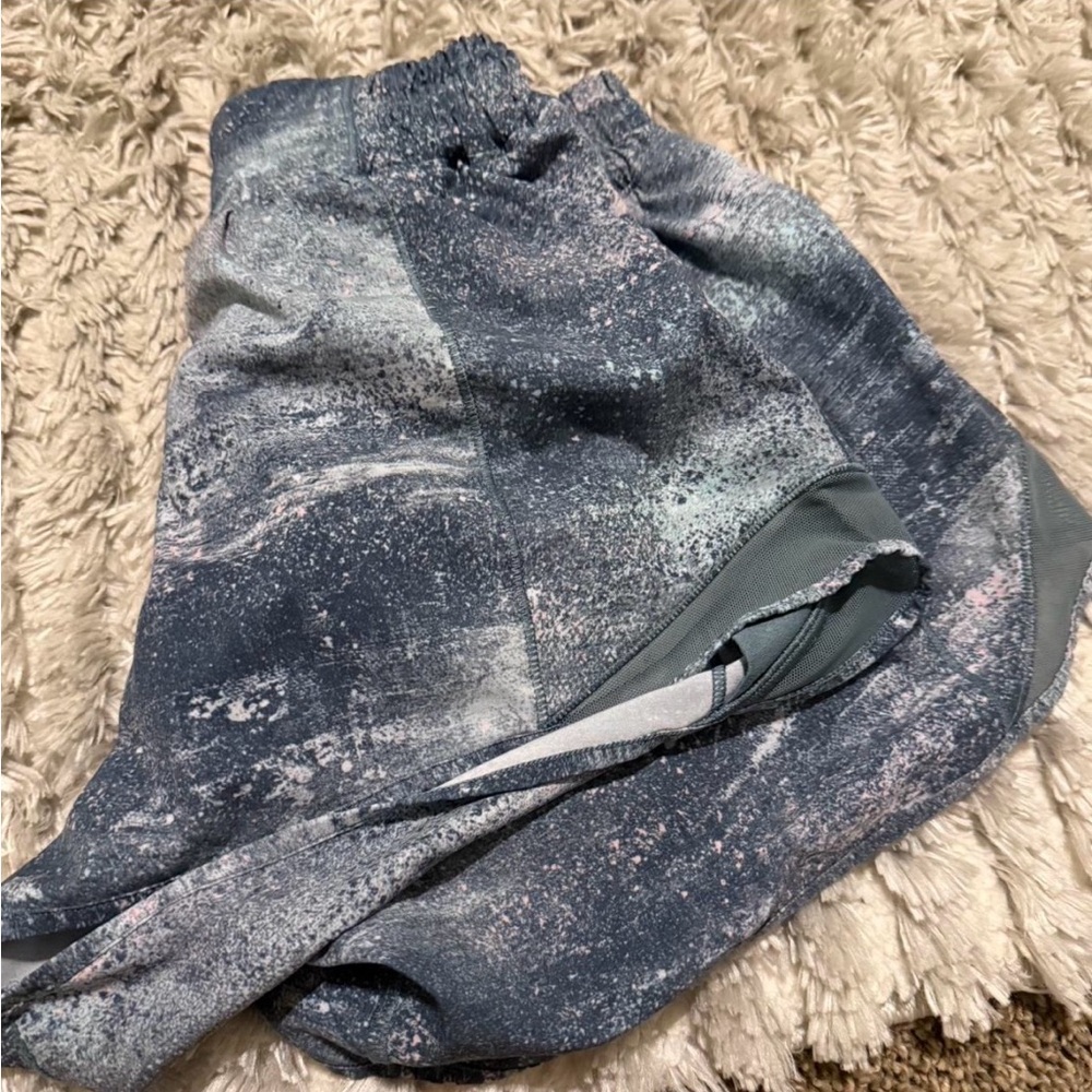 lululemon athletica Women's Athletic Shorts in Navy with Light Pink Speckle